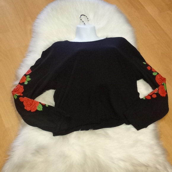 Rebellious One Rose L/S Crop Top - Picture 10 of 13